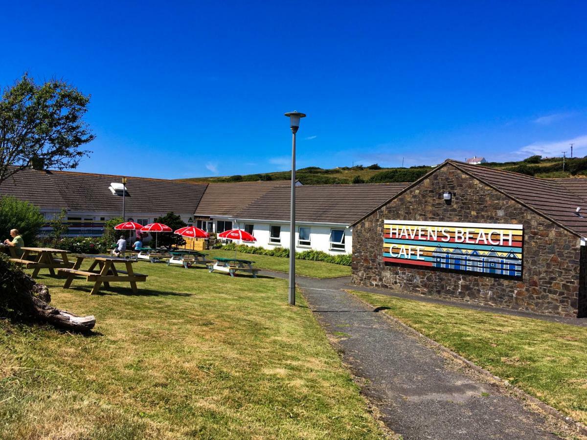 Yha * Broad Haven